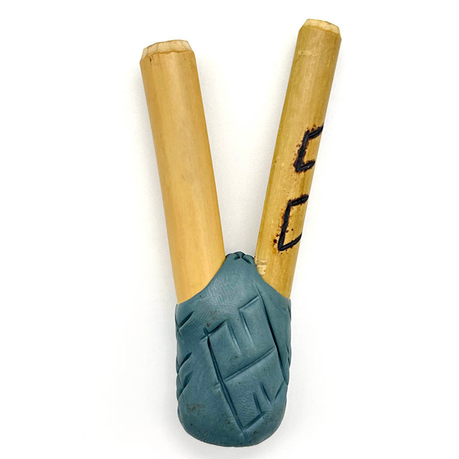 Puyanawa bamboo kuripe pipe with kêne design, handmade in the Amazon