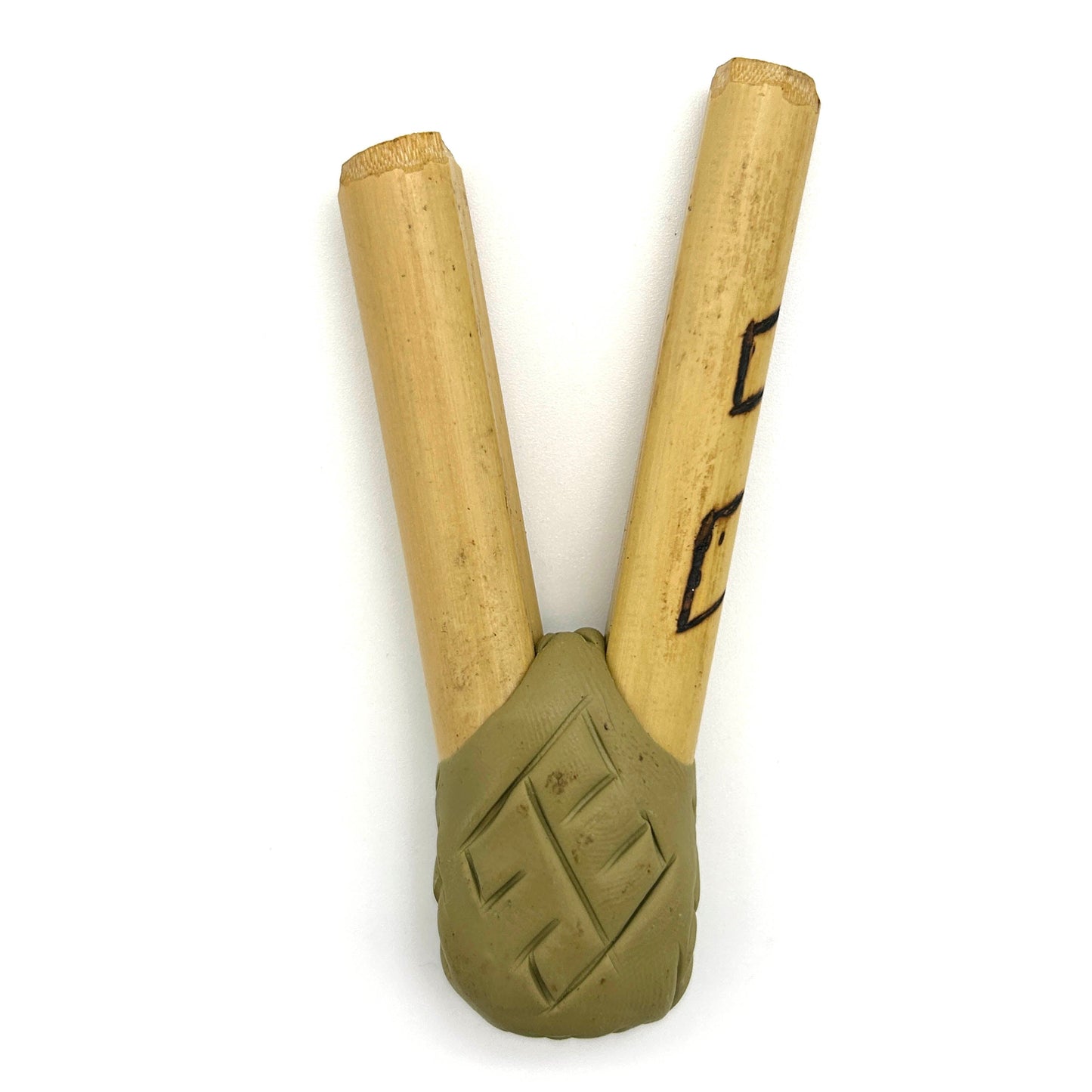 Puyanawa bamboo kuripe pipe with kêne design, handmade in the Amazon