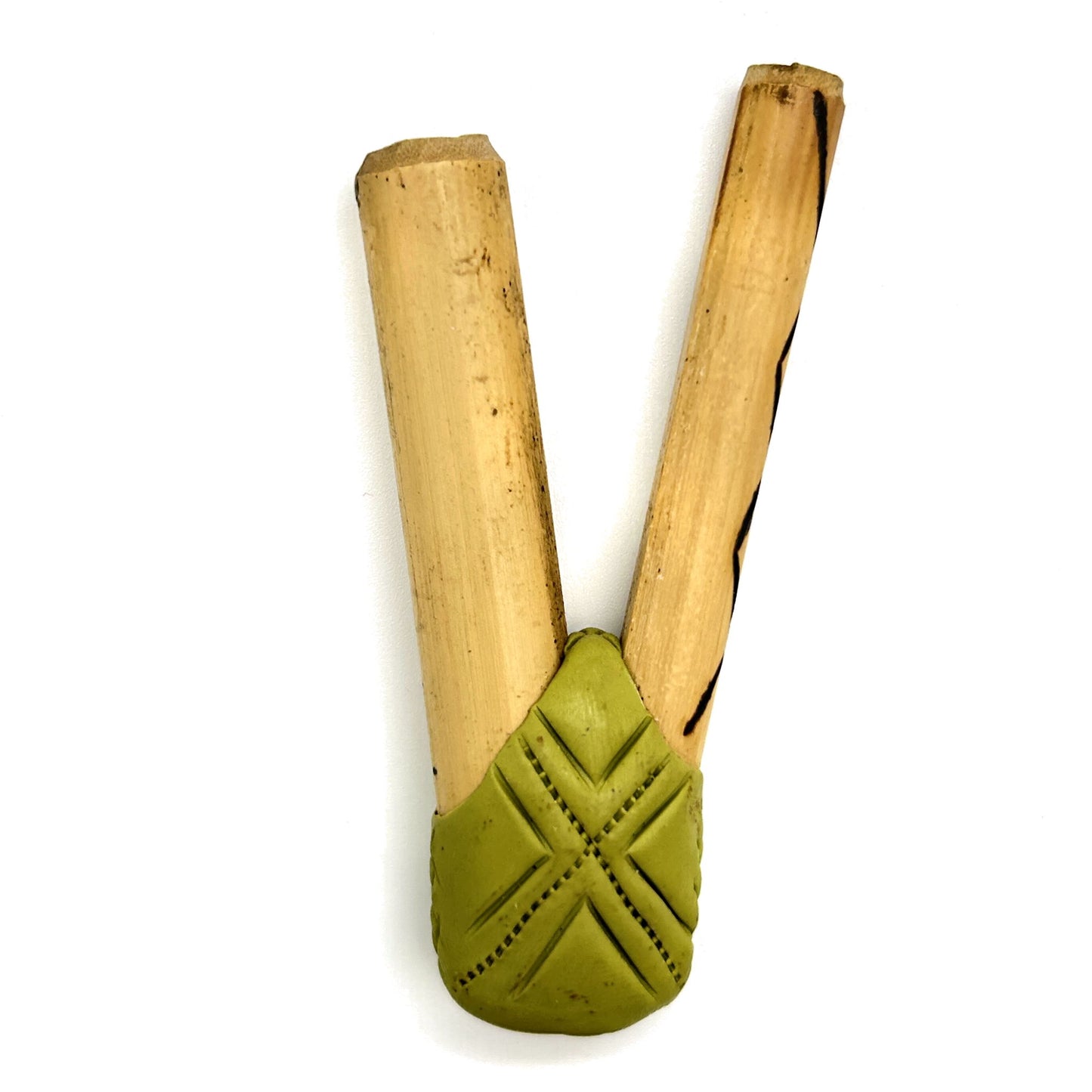Handmade Puyanawa bamboo kuripe pipe No. 0153 with Kêne design in olive-green Forest Olive clay