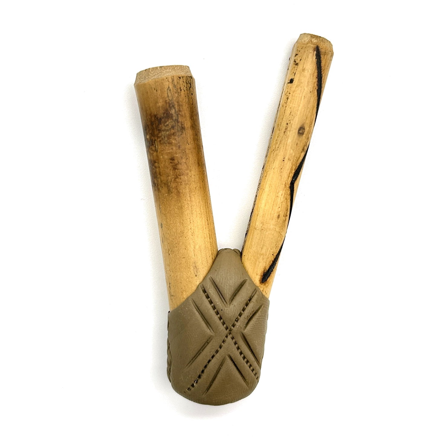 Handmade Puyanawa bamboo kuripe pipe No. 0164 with Kêne design in warm-brown Earth Umber clay