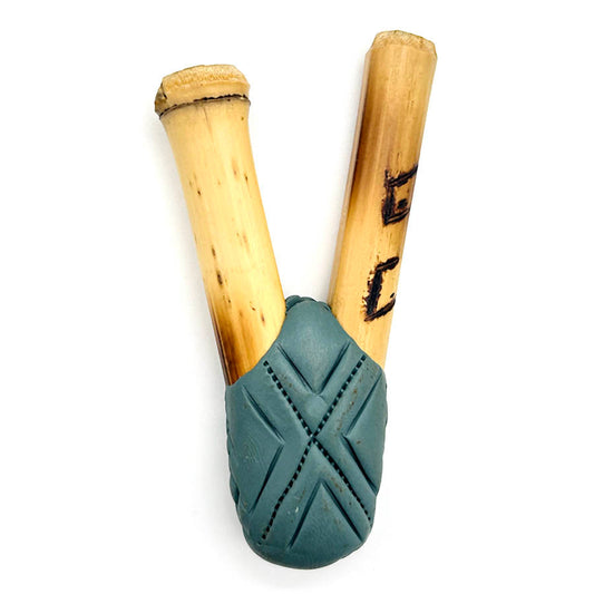 Puyanawa bamboo kuripe pipe with kêne design, handmade in the Amazon
