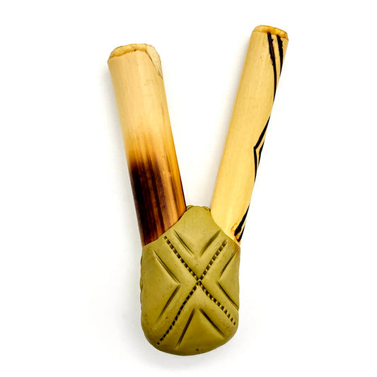Puyanawa bamboo kuripe pipe with kêne design, handmade in the Amazon
