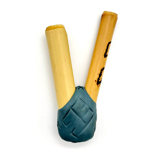 Puyanawa bamboo kuripe pipe with kêne design, handmade in the Amazon