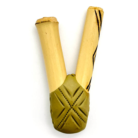 Puyanawa bamboo kuripe pipe with kêne design, handmade in the Amazon