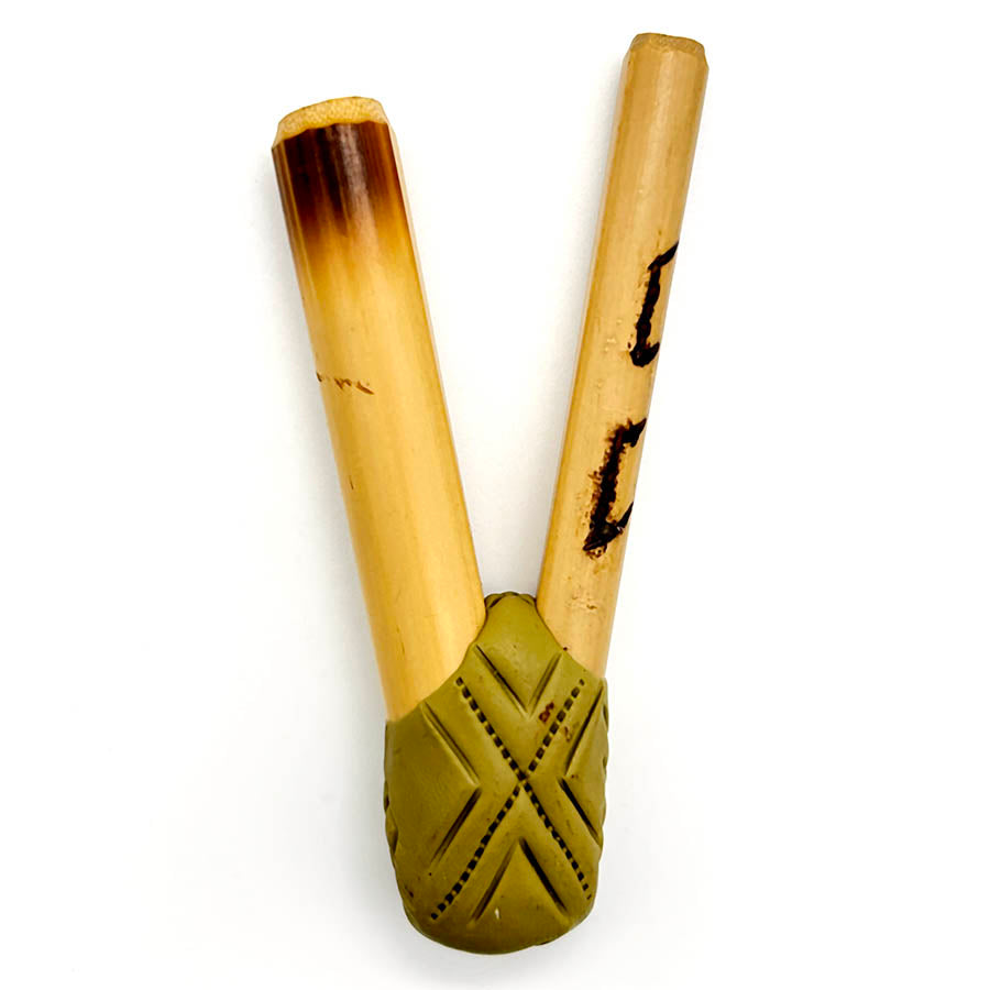 Puyanawa bamboo kuripe pipe with kêne design, handmade in the Amazon