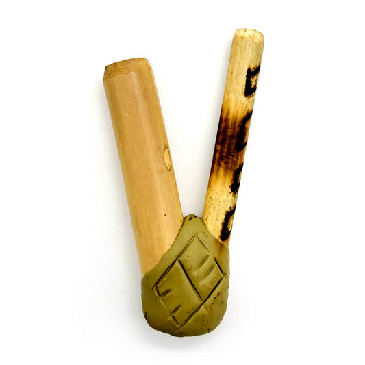 Puyanawa bamboo kuripe pipe with kêne design, handmade in the Amazon