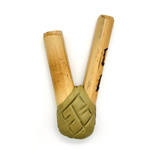 Puyanawa bamboo kuripe pipe with kêne design, handmade in the Amazon