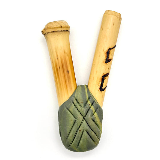 Puyanawa bamboo kuripe pipe with kêne design, handmade in the Amazon