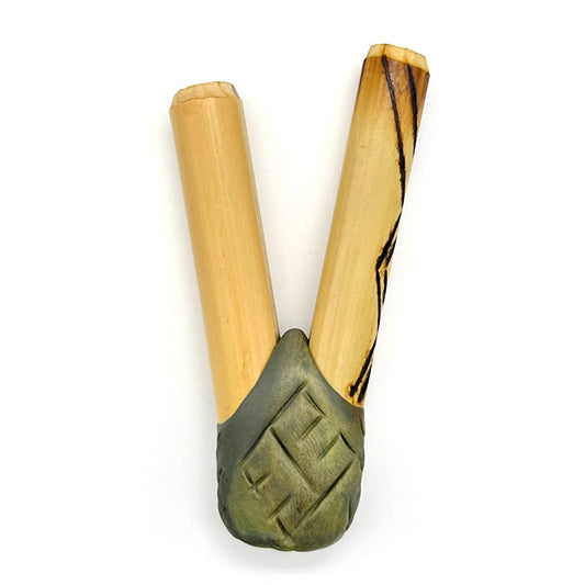 Puyanawa bamboo kuripe pipe with kêne design, handmade in the Amazon