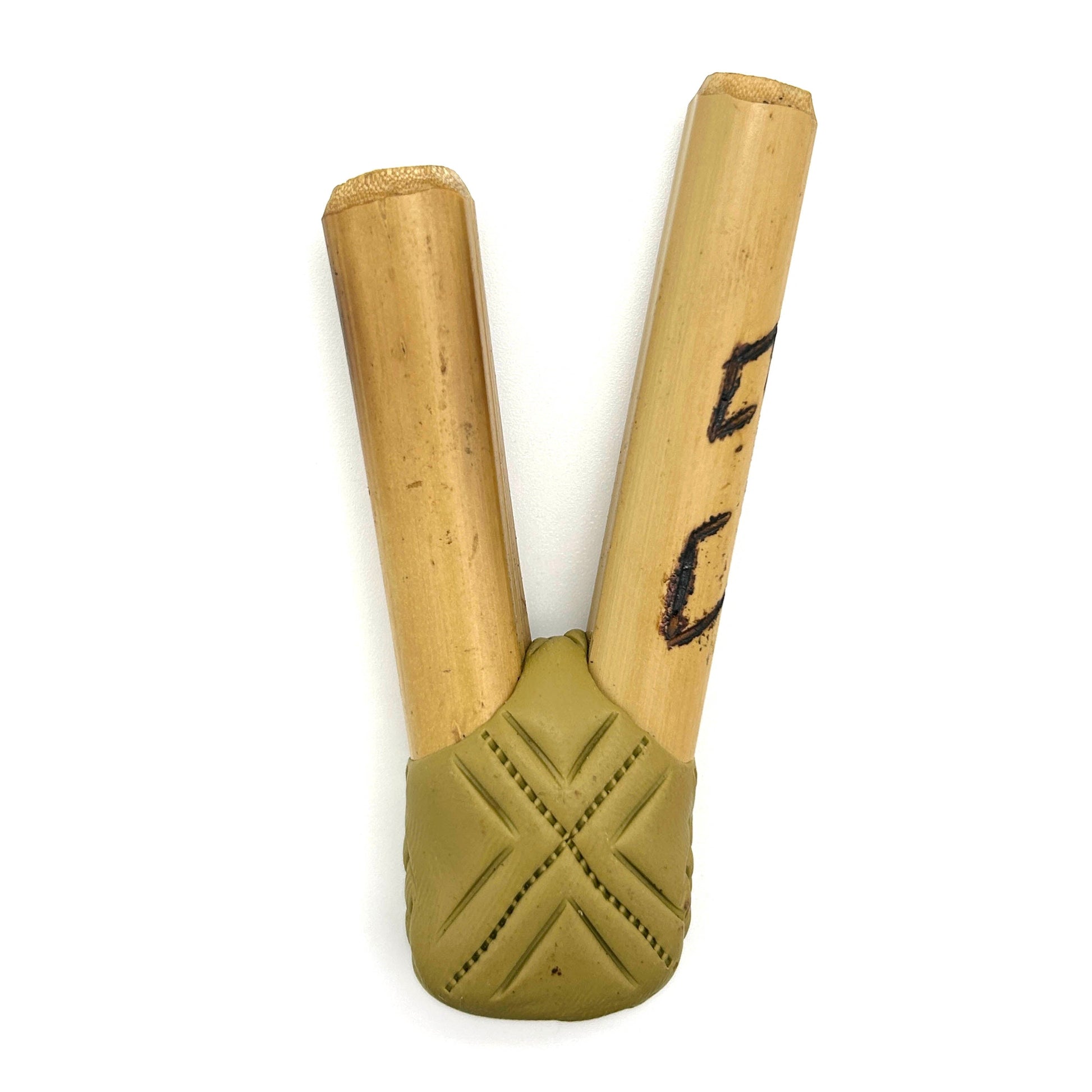 Puyanawa bamboo kuripe pipe with kêne design, handmade in the Amazon