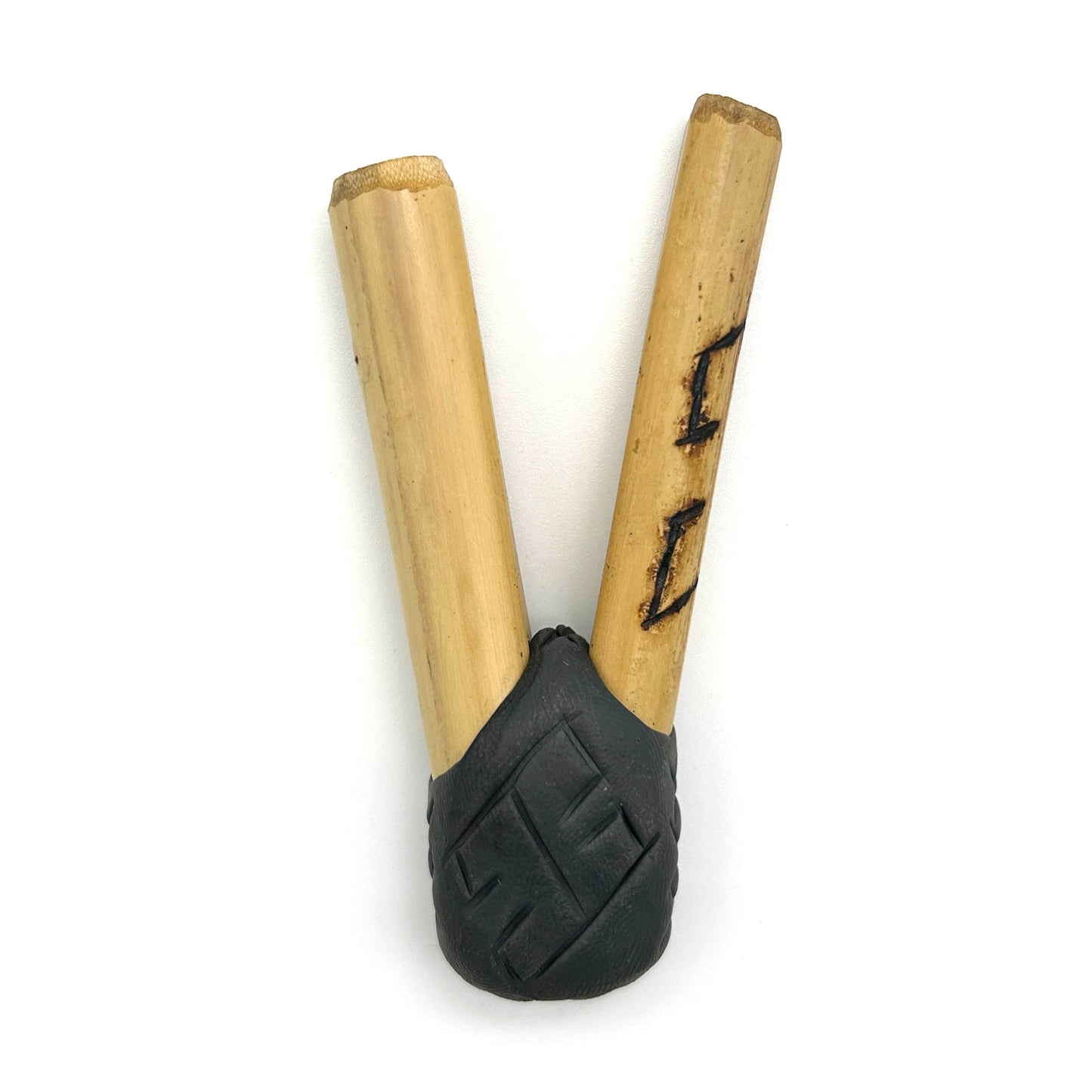 Puyanawa bamboo kuripe pipe with kêne design, handmade in the Amazon