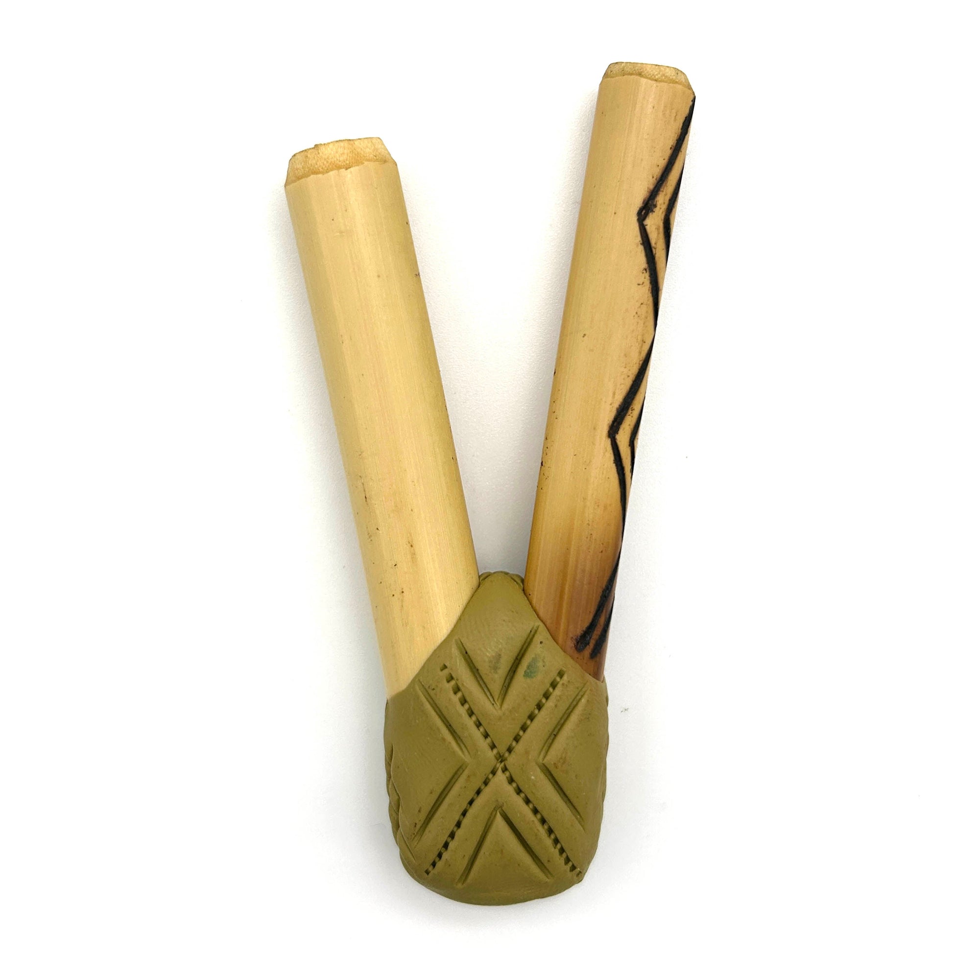 Puyanawa bamboo kuripe pipe with kêne design, handmade in the Amazon