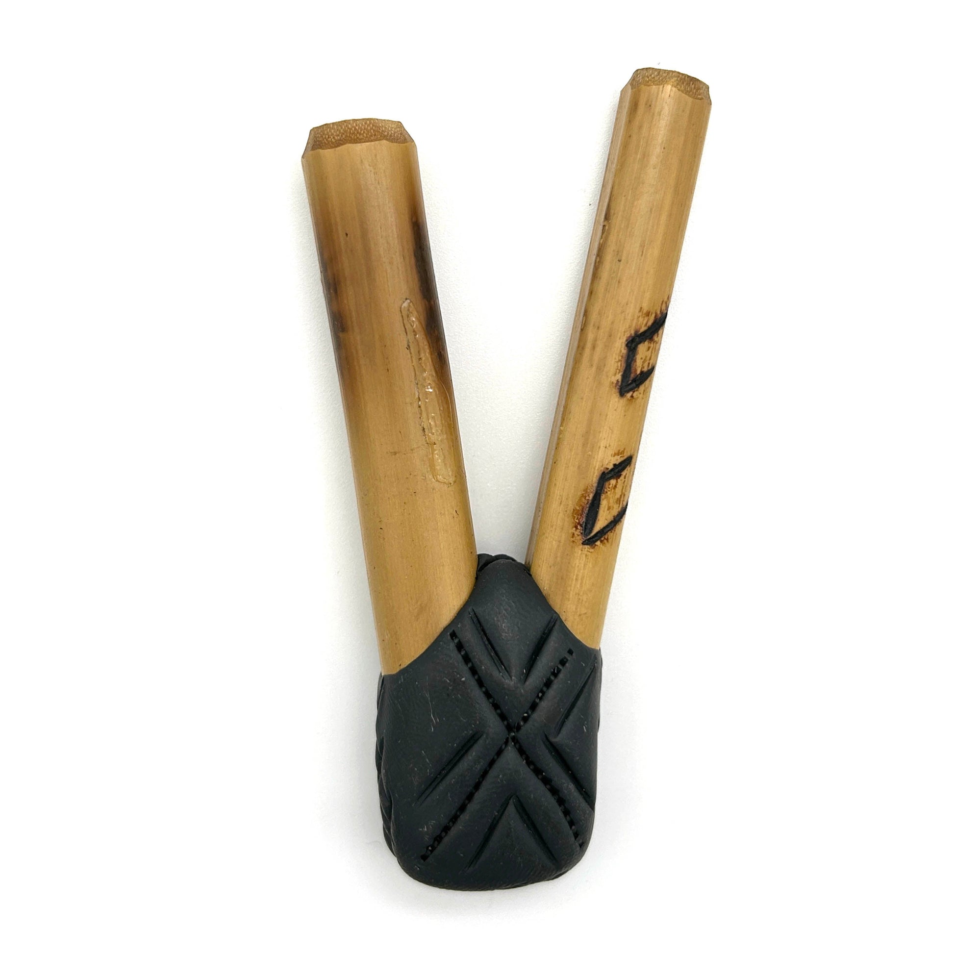 Puyanawa Pipa kuripe de bambú con diseño kêne, hecha a mano en la Amazonía