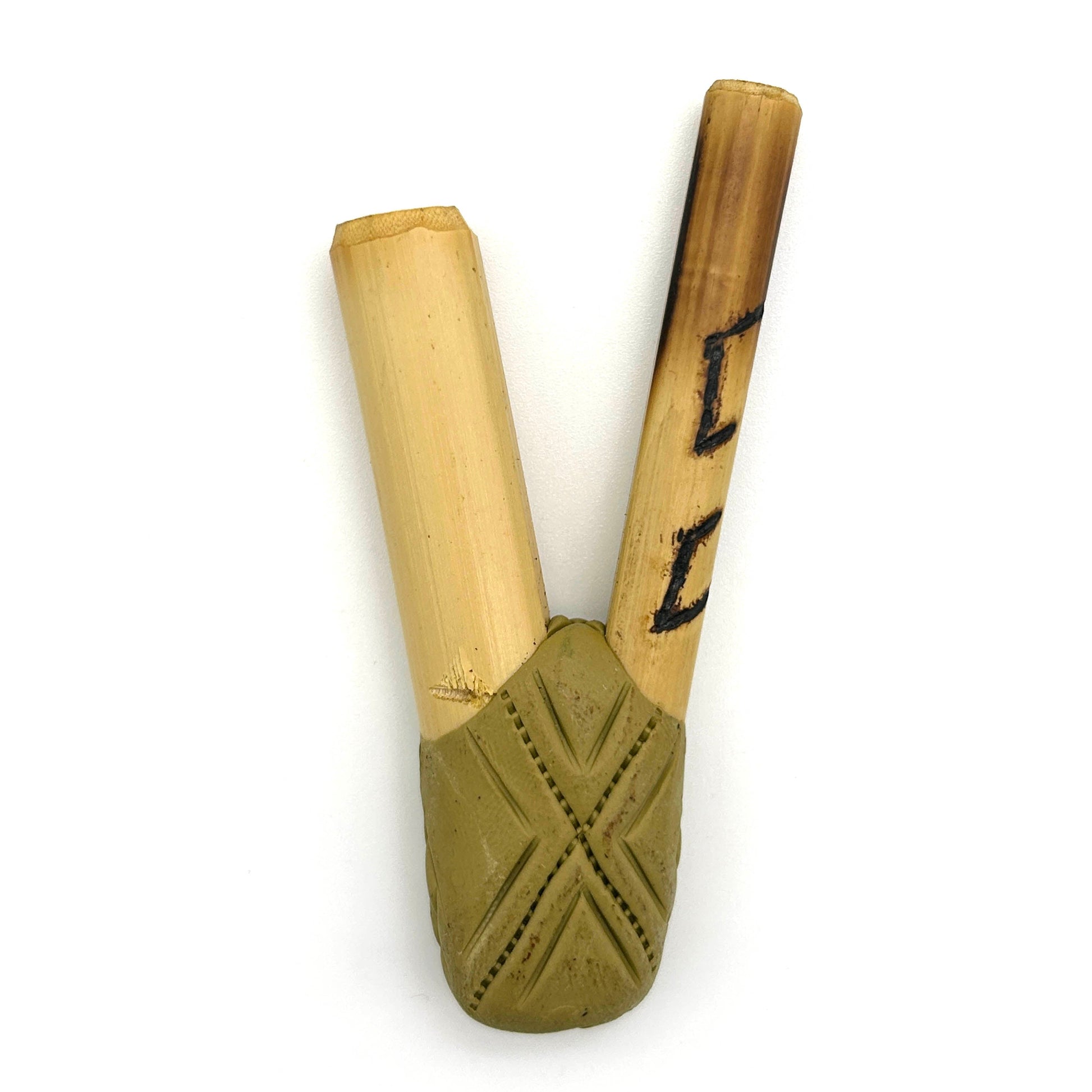 Puyanawa bamboo kuripe pipe with kêne design, handmade in the Amazon