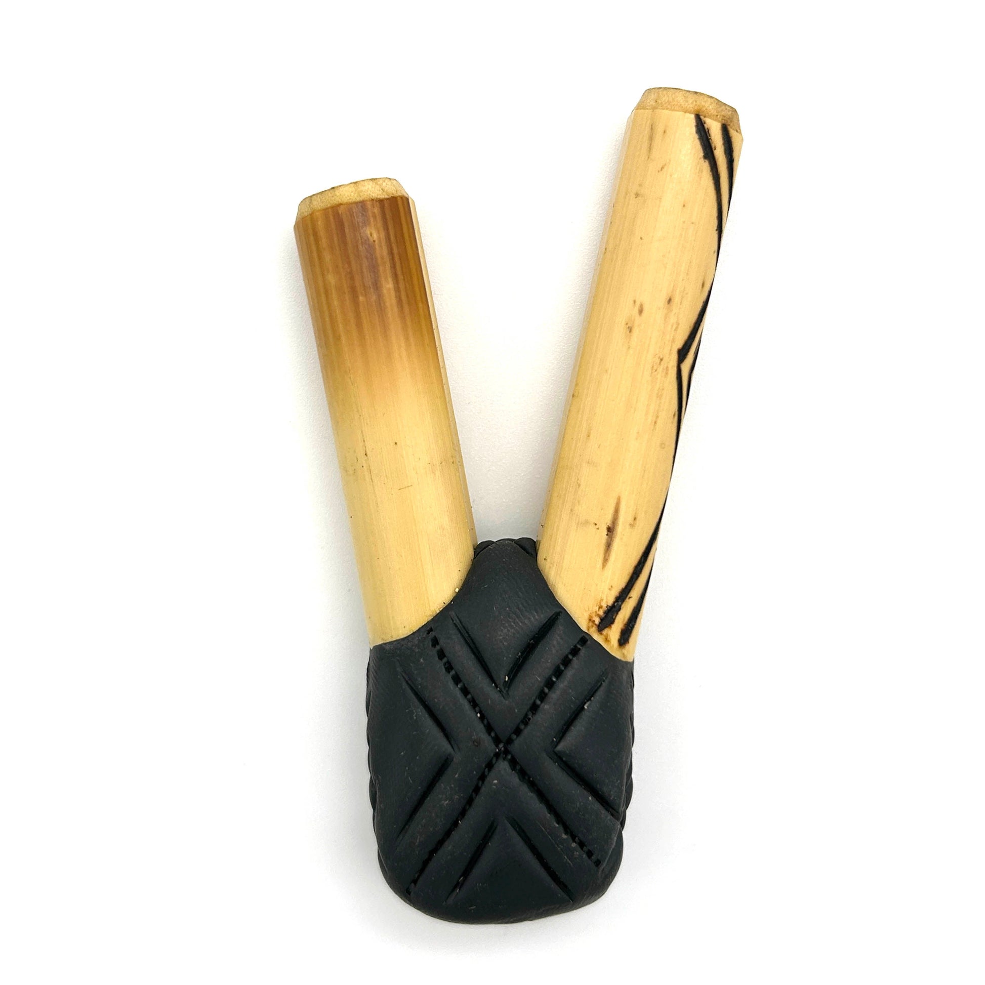 Puyanawa Pipa kuripe de bambú con diseño kêne, hecha a mano en la Amazonía