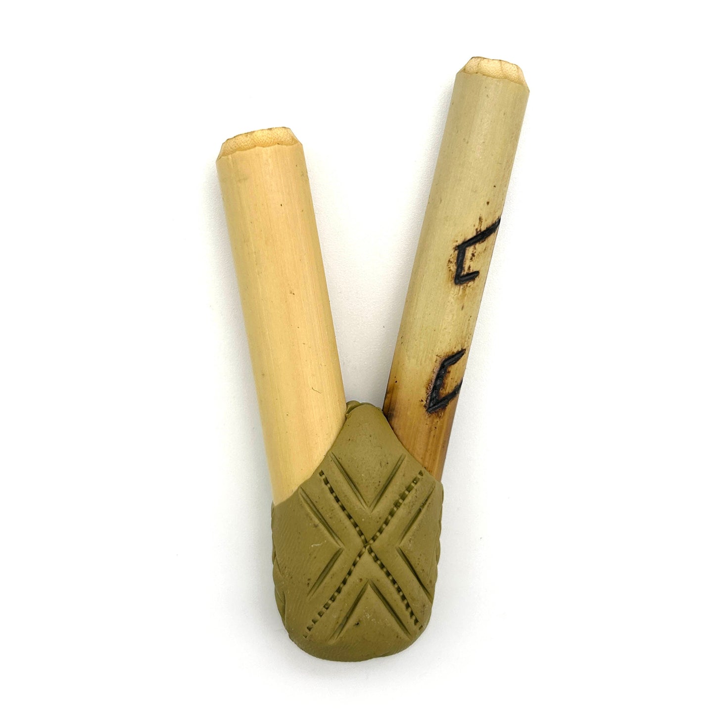 Puyanawa アマゾンで手作りされたケネ模様の竹製クリペパイプ