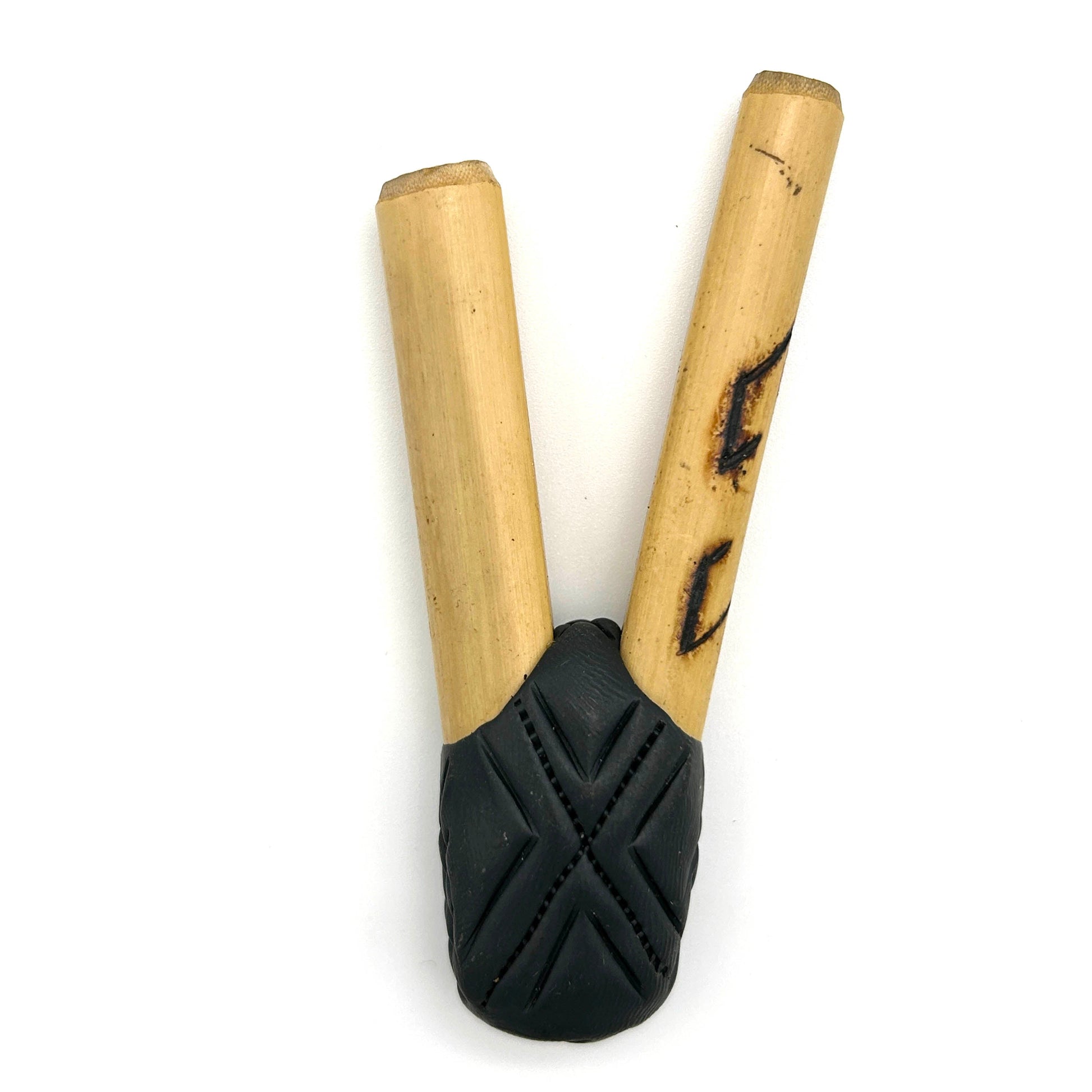 Puyanawa Pipa kuripe de bambú con diseño kêne, hecha a mano en la Amazonía