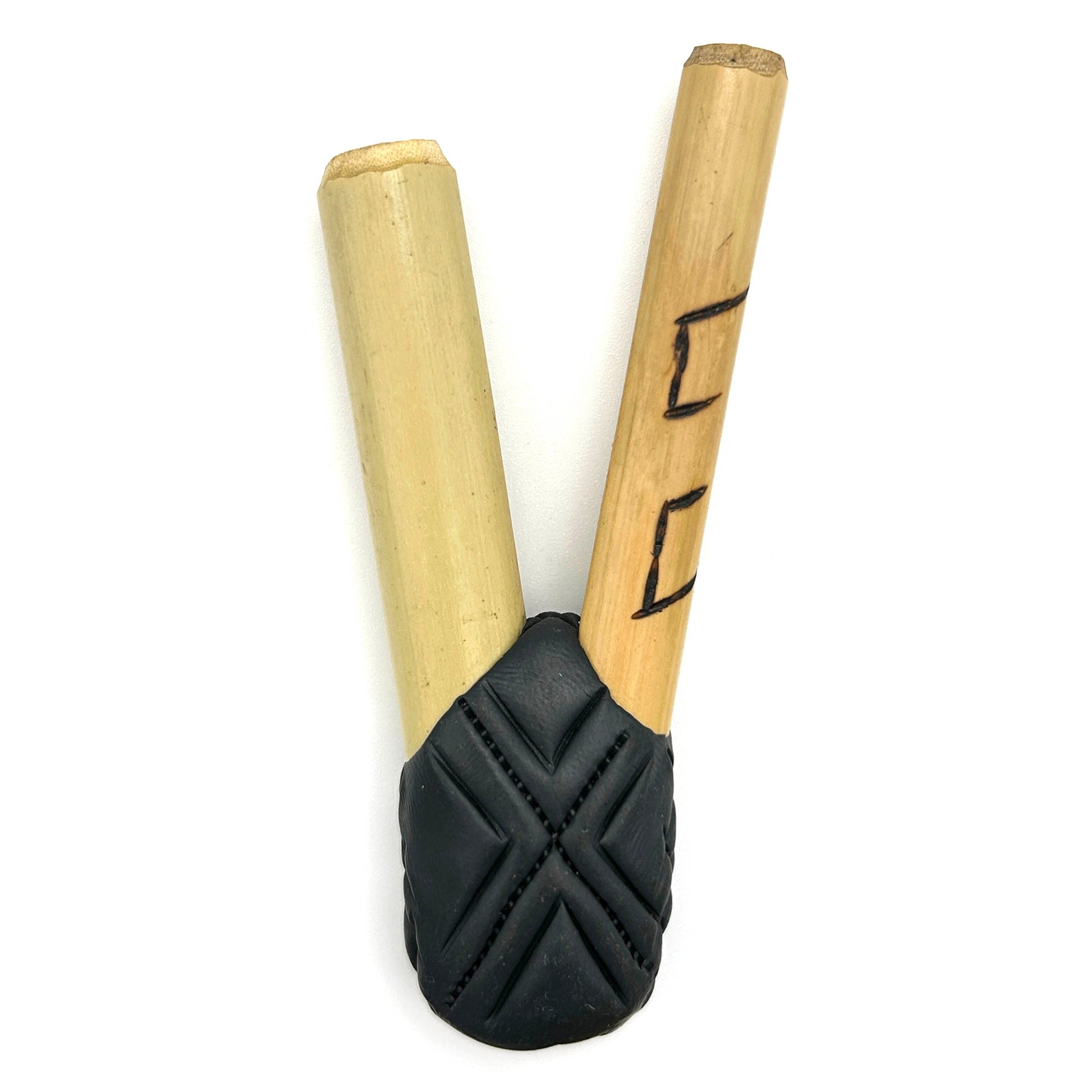 Puyanawa Pipa kuripe de bambú con diseño kêne, hecha a mano en la Amazonía