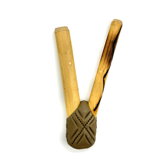Handmade Puyanawa bamboo kuripe pipe No. 0146 with Kêne design in warm-brown Earth Umber clay