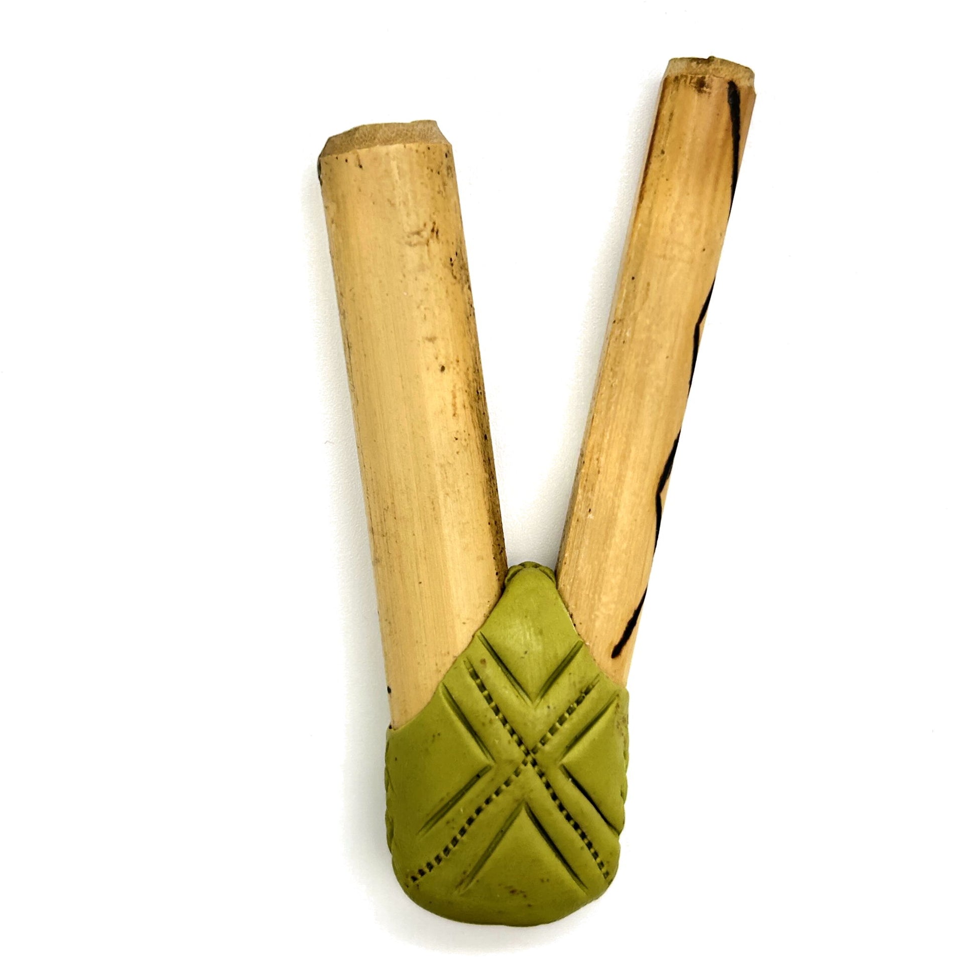 Handmade Puyanawa bamboo kuripe pipe No. 0153 with Kêne design in olive-green Forest Olive clay