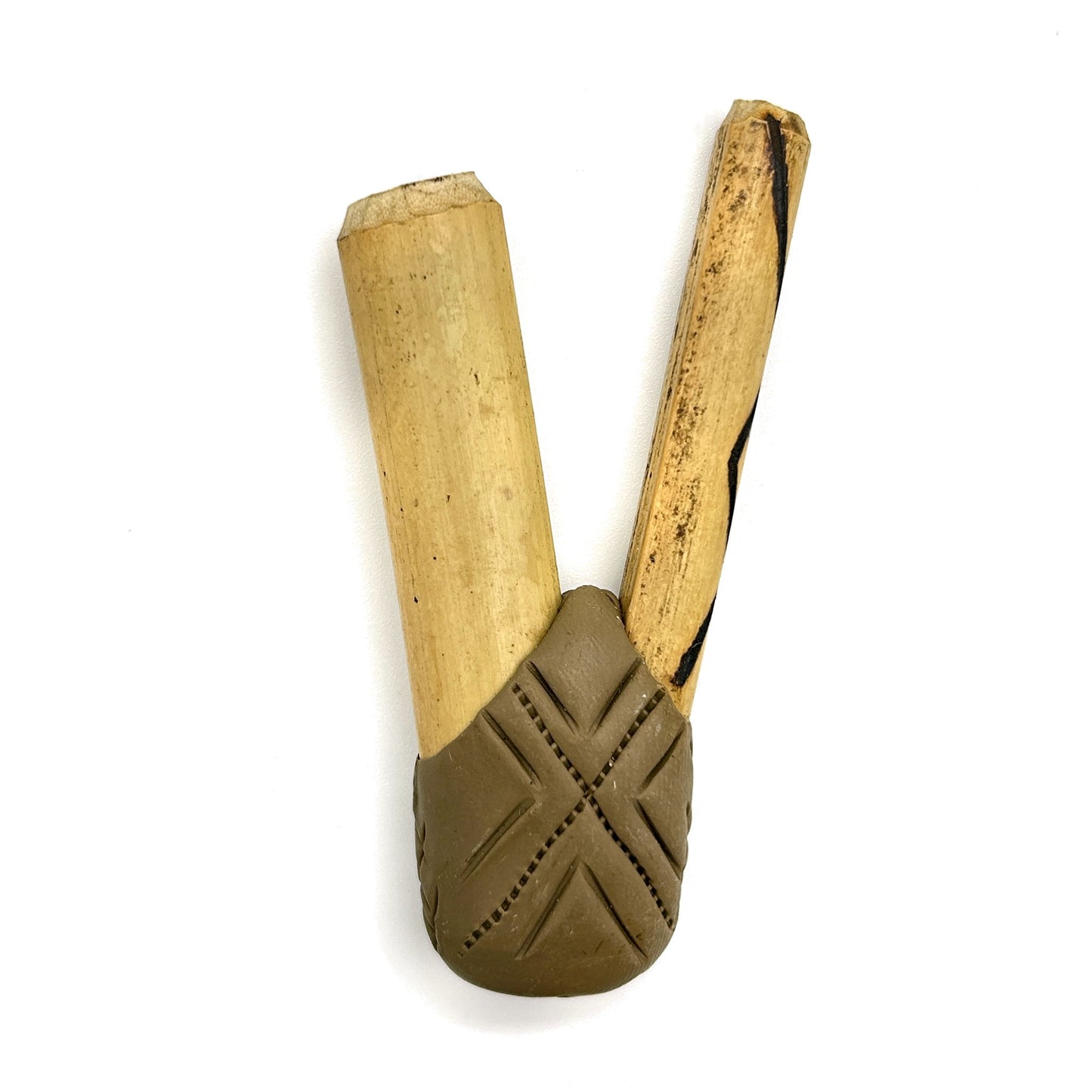 Handmade Puyanawa bamboo kuripe pipe No. 0170 with Kêne design in warm-brown Earth Umber clay