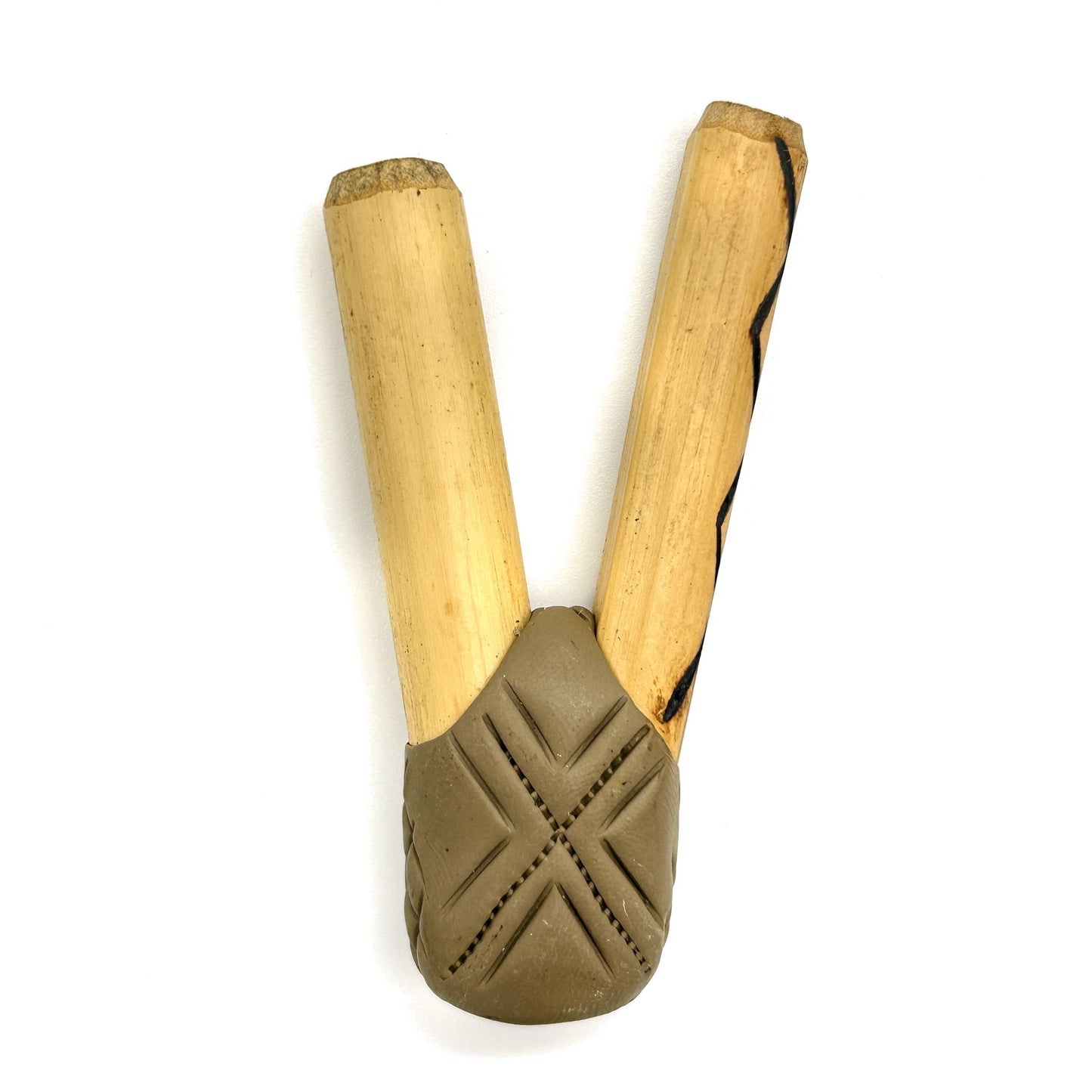 Handmade Puyanawa bamboo kuripe pipe No. 0182 with Kêne design in warm-brown Earth Umber clay