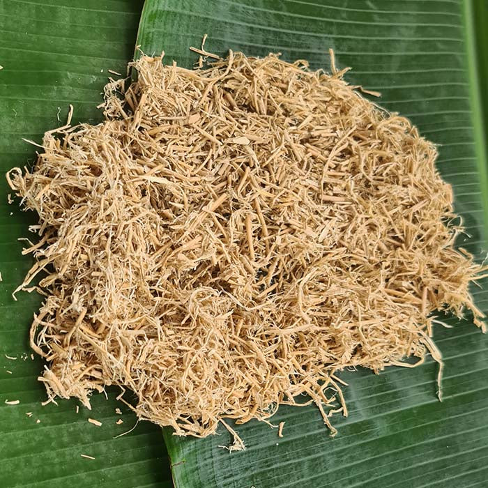 Sananga Root Shavings (Tabernaemontana sananho) on a Banana Leaf.